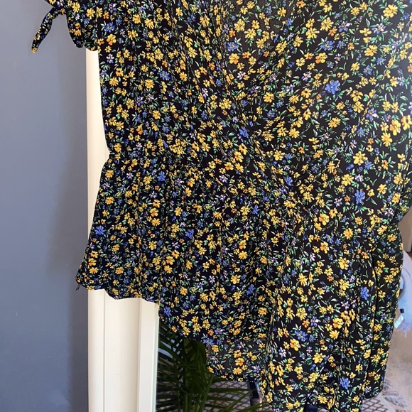 Flower Blouse - Picture 4 of 4